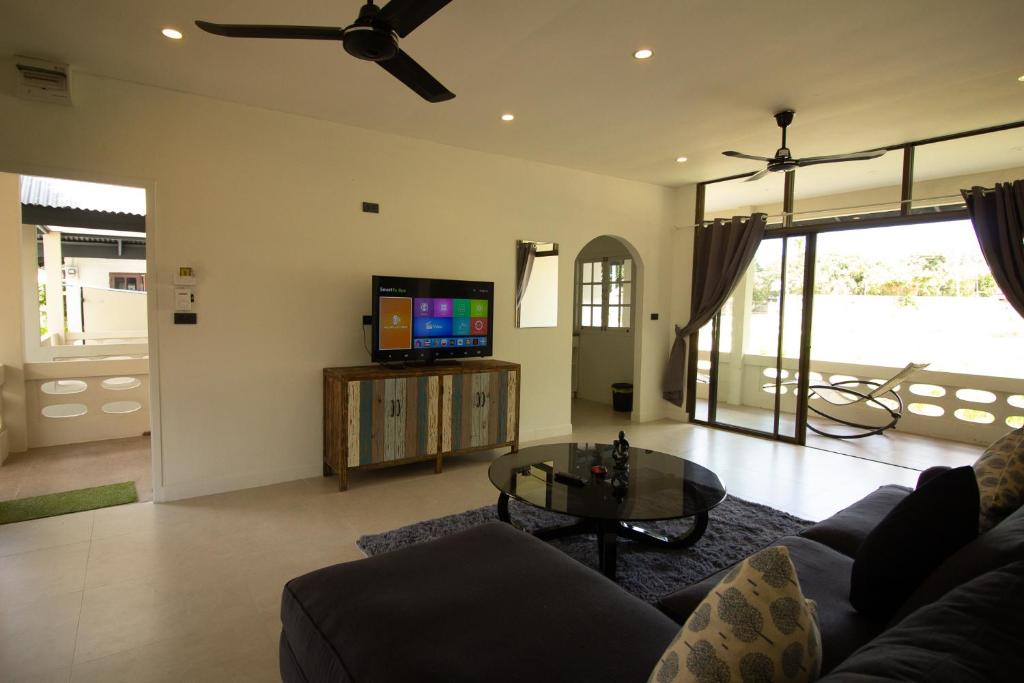 Gallery image of Aussieland Bungalows in Lamai