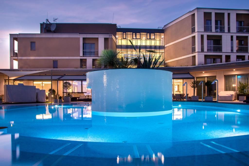 Bazén v ubytování Aura Hotel Adults Only nebo v jeho okolí