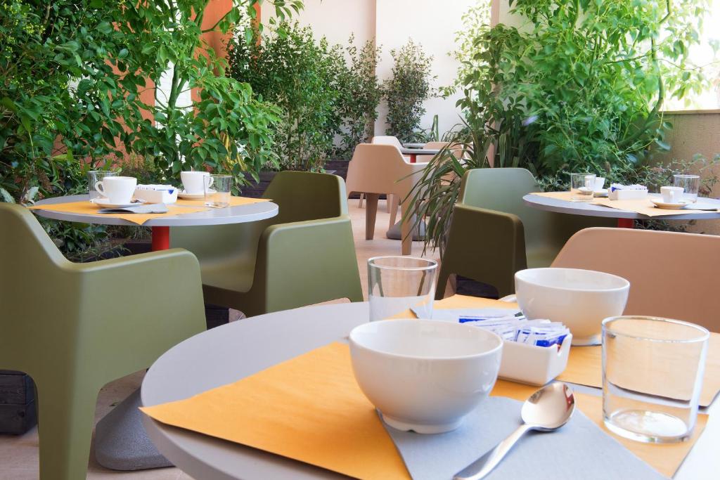Restauracja lub miejsce do jedzenia w obiekcie Casole Living B&B