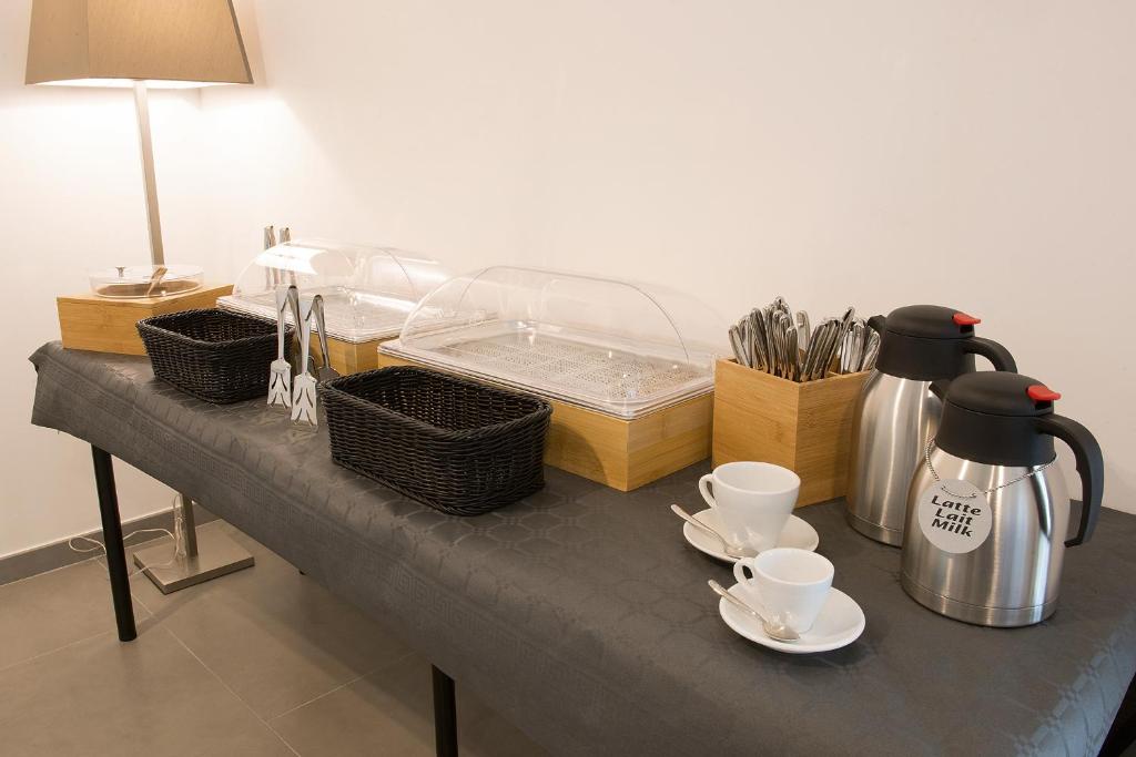 Zestaw do parzenia kawy i herbaty w obiekcie Casole Living B&B
