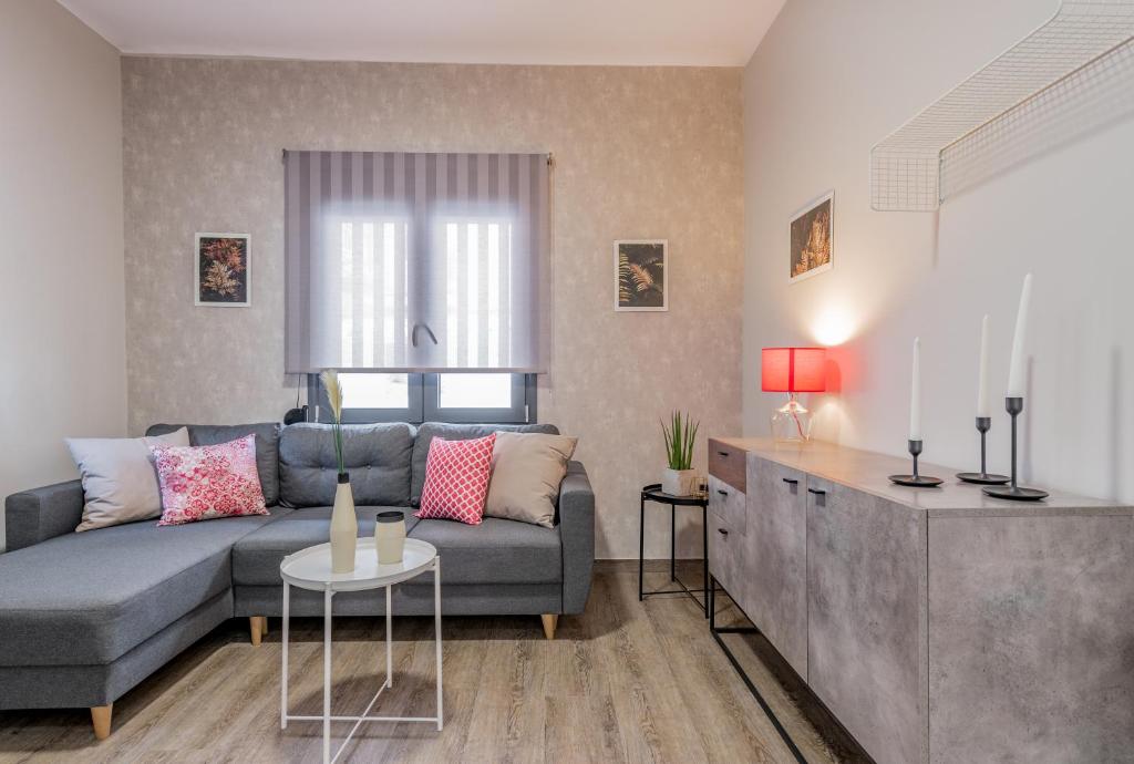 Posedenie v ubytovaní Cosy apartment in the heart of the city centre