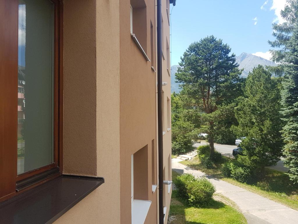 Vonkajšia záhrada v ubytovaní Apartman Orlie Pierko - Tatranska Lomnica