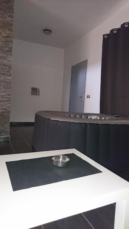 a food bowl sitting on a table in a room at Bungalow Thaï vip jacuzzi interne in Ngaparou