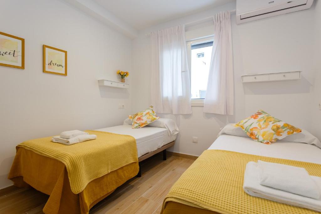 Posteľ alebo postele v izbe v ubytovaní Casa Ros-PLAYA free parking by Cadiz4Rentals