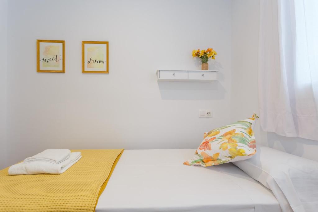 Posteľ alebo postele v izbe v ubytovaní Casa Ros-PLAYA free parking by Cadiz4Rentals