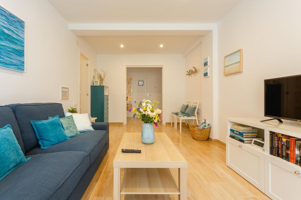 Televízia a/alebo spoločenská miestnosť v ubytovaní Casa Ros-PLAYA free parking by Cadiz4Rentals