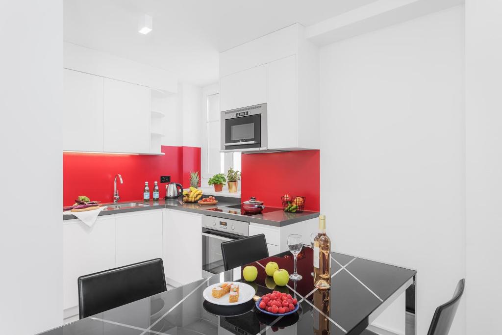 Kuchyň nebo kuchyňský kout v ubytování VISIONAPARTMENTS Cramerstrasse 2-6 - contactless check-in
