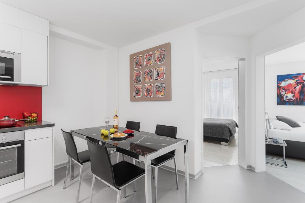 Kuchyň nebo kuchyňský kout v ubytování VISIONAPARTMENTS Cramerstrasse 2-6 - contactless check-in