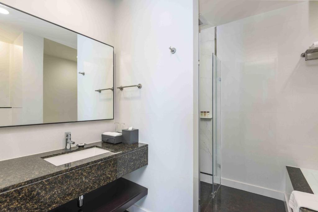 
Two Bedroom Club Suite City View
