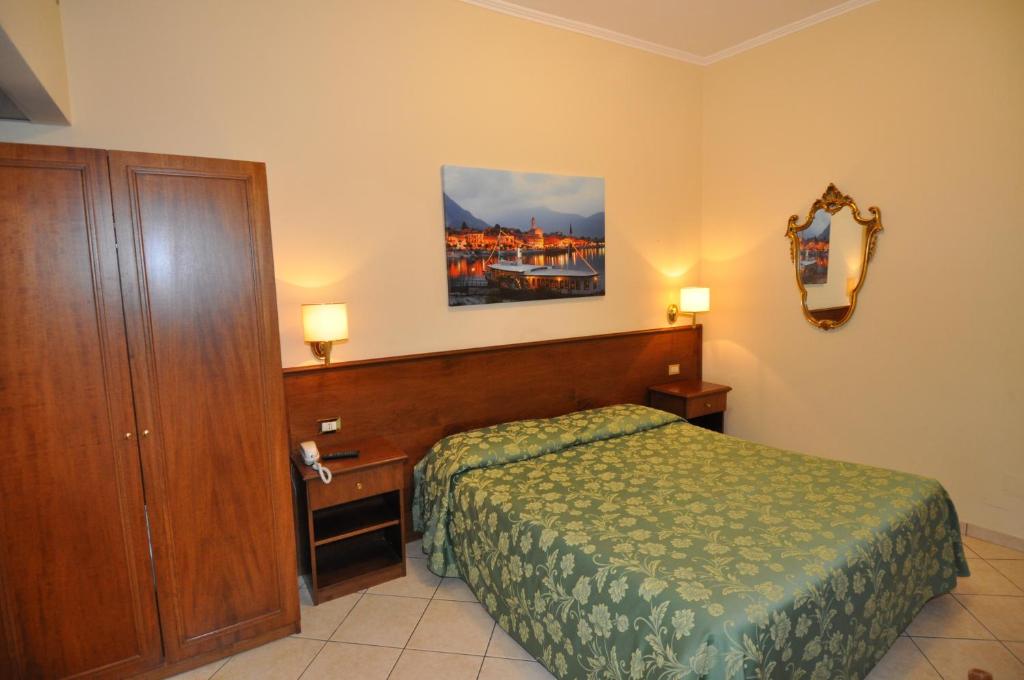Posteľ alebo postele v izbe v ubytovaní Hotel Moderno - Cavour 30tre