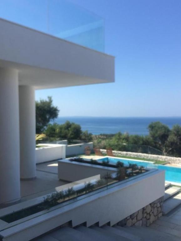 Basen w obiekcie Resort Villa Moses lub w pobliżu