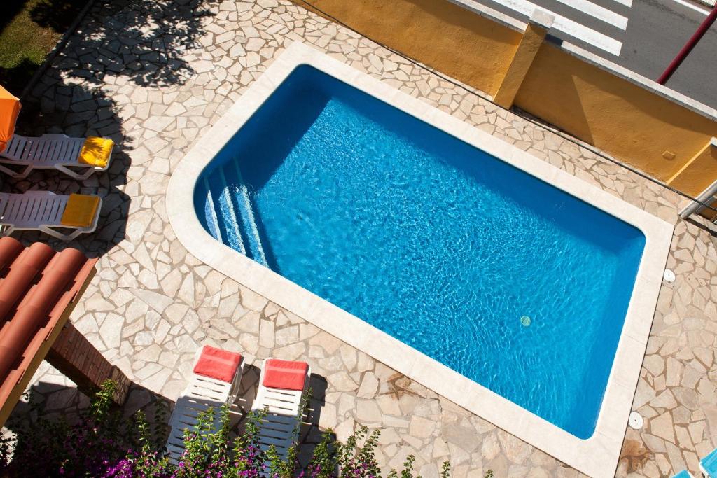Bazén v ubytovaní La marinada alebo v jeho blízkosti