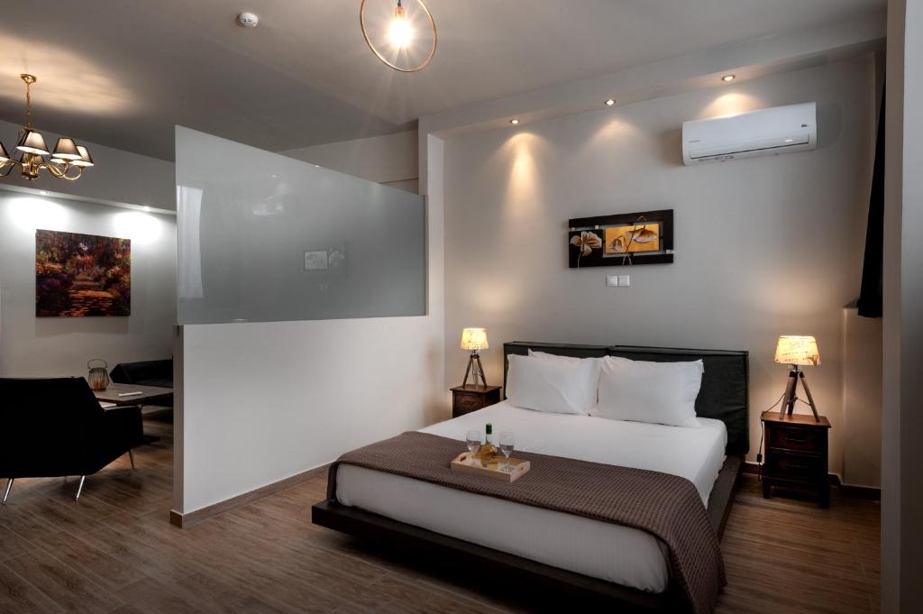 Postel nebo postele na pokoji v ubytování Pallada Athens boutique rooms & apartments