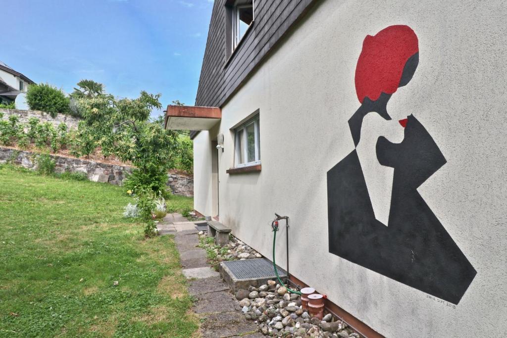 Zahrada ubytování Maison familiale à Montreux avec vue sur le lac