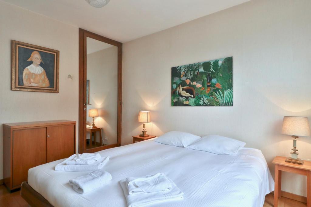 Postel nebo postele na pokoji v ubytování Maison familiale à Montreux avec vue sur le lac