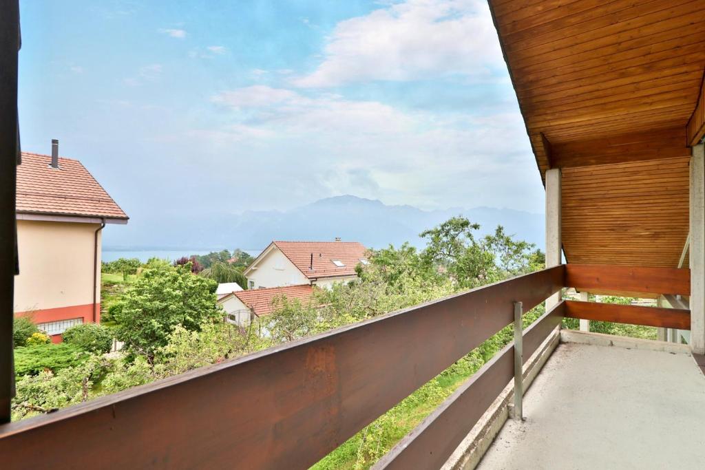 Balkón nebo terasa v ubytování Maison familiale à Montreux avec vue sur le lac
