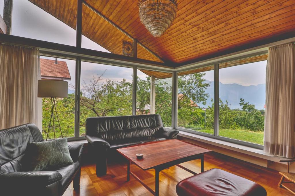 a living room with a couch and a table at Maison familiale à Montreux avec vue sur le lac in Montreux