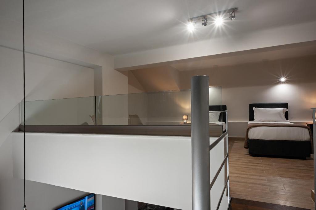 Postel nebo postele na pokoji v ubytování Pallada Athens boutique rooms & apartments