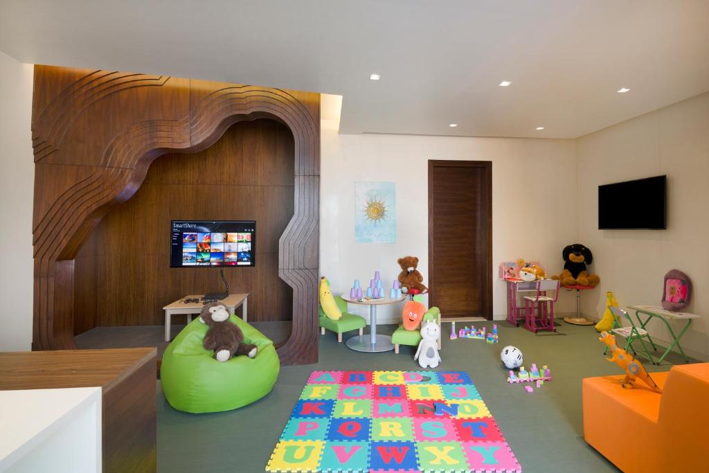 TV a/nebo společenská místnost v ubytování Hyatt Place Dubai Wasl District Residences