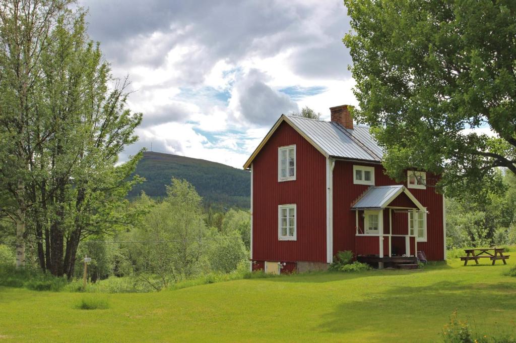 Vålågårdens Värdshus och Camping AB