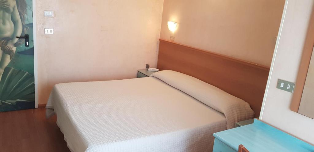 Postel nebo postele na pokoji v ubytování Hotel Britannia Rimini Marina centro