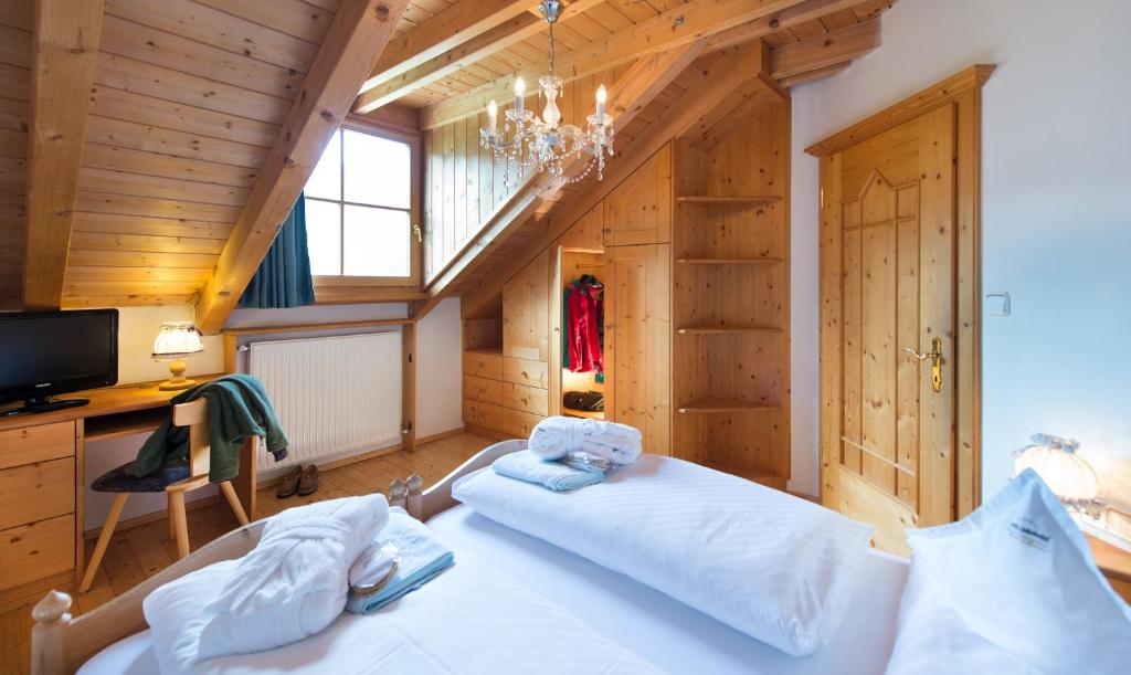 Posteľ alebo postele v izbe v ubytovaní Hotel Ansitz Jakoberhof