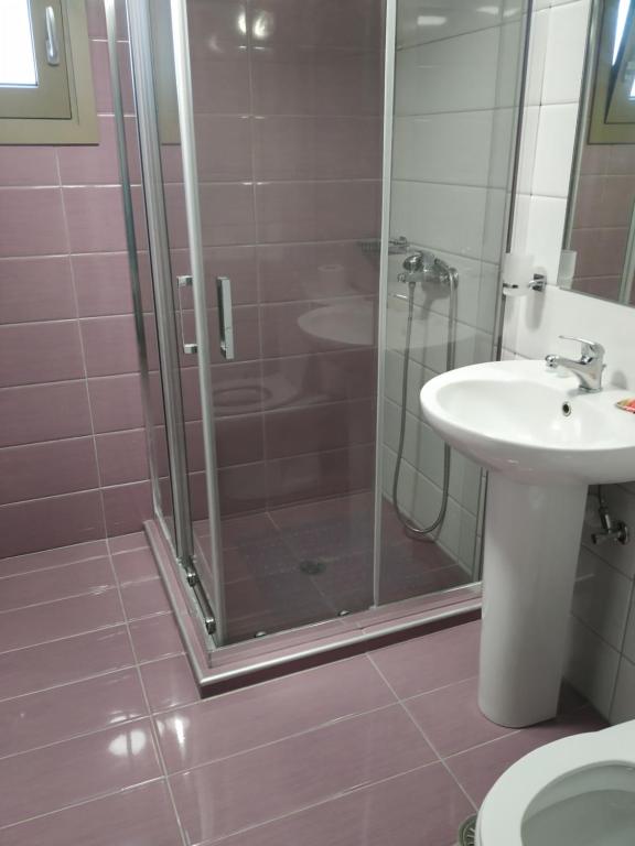 Koupelna v ubytování Mavroforos Hotel