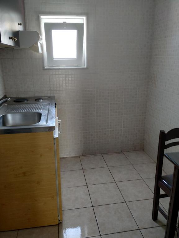 Kuchyň nebo kuchyňský kout v ubytování Mavroforos Hotel