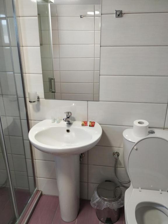 Koupelna v ubytování Mavroforos Hotel