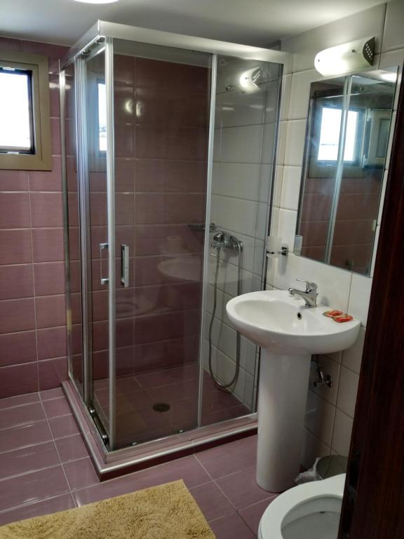 Koupelna v ubytování Mavroforos Hotel