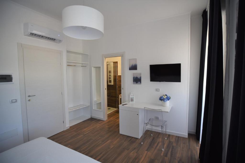Televízia a/alebo spoločenská miestnosť v ubytovaní Mapi’s Rooms