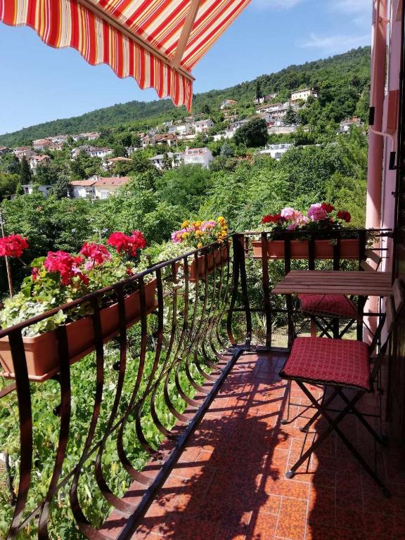 Een balkon of terras bij APARTMAN LU&Scaron;ETI&#x106;