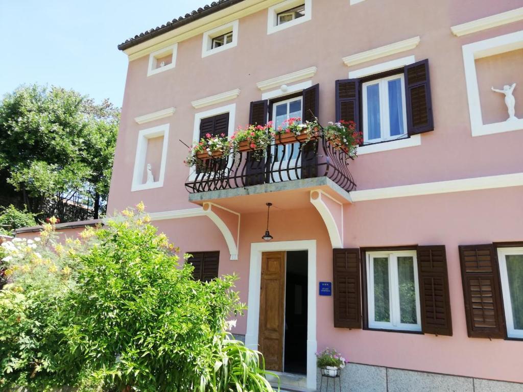 Budynek, w którym mieści się apartament