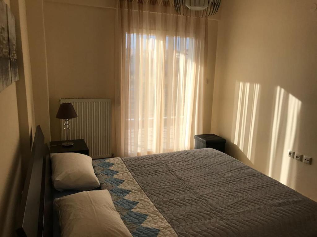 Postel nebo postele na pokoji v ubytování Olympian Two Floor Apartment