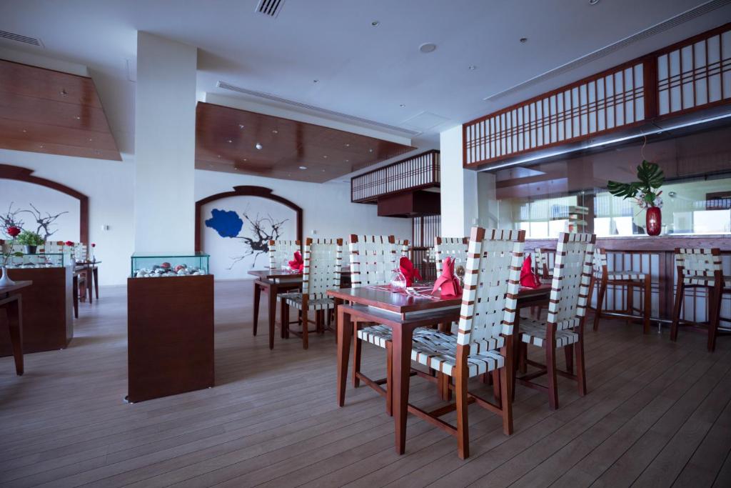 Een restaurant of ander eetgelegenheid bij Sunrise Montemare Resort -Grand Select