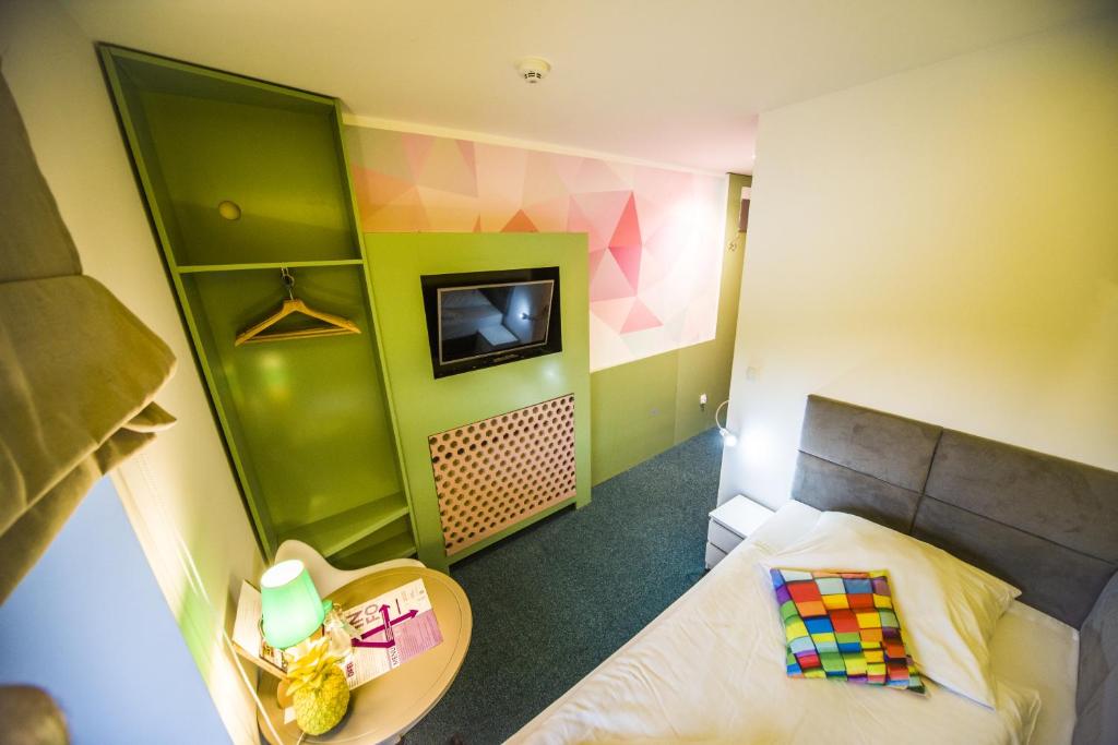 Hotel 4 - Chambre Simple