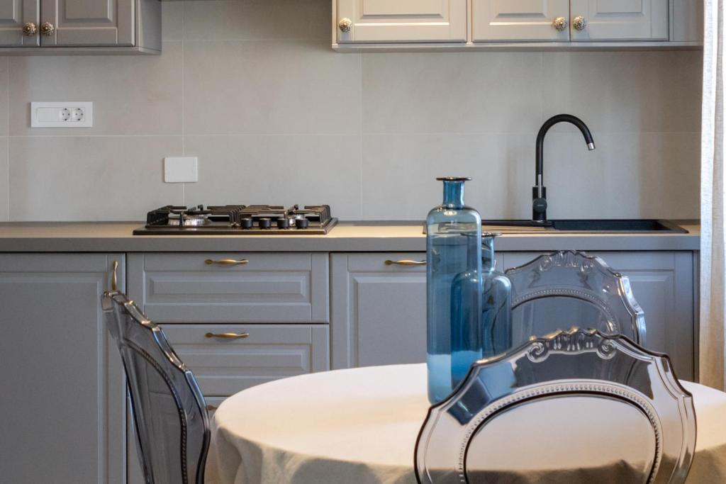 Кухня или мини-кухня в Contrada del Nonno Apartments (city center - private parking on-site)
