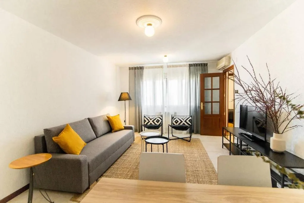 MODERN AND BRIGHT APARTMENT Plaza Elíptica, Madrid, Spain