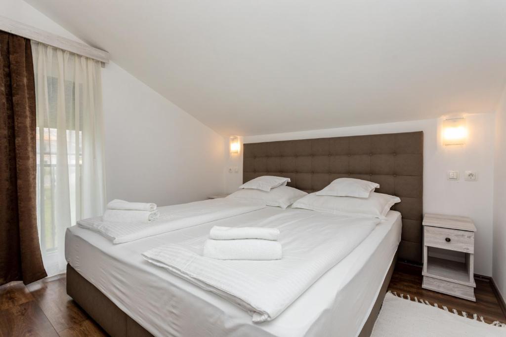 Łóżko lub łóżka w pokoju w obiekcie Bed & Breakfast Došen V
