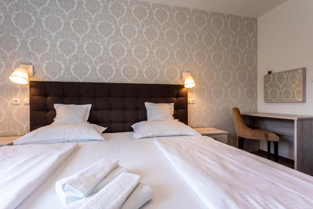 Łóżko lub łóżka w pokoju w obiekcie Bed & Breakfast Došen V