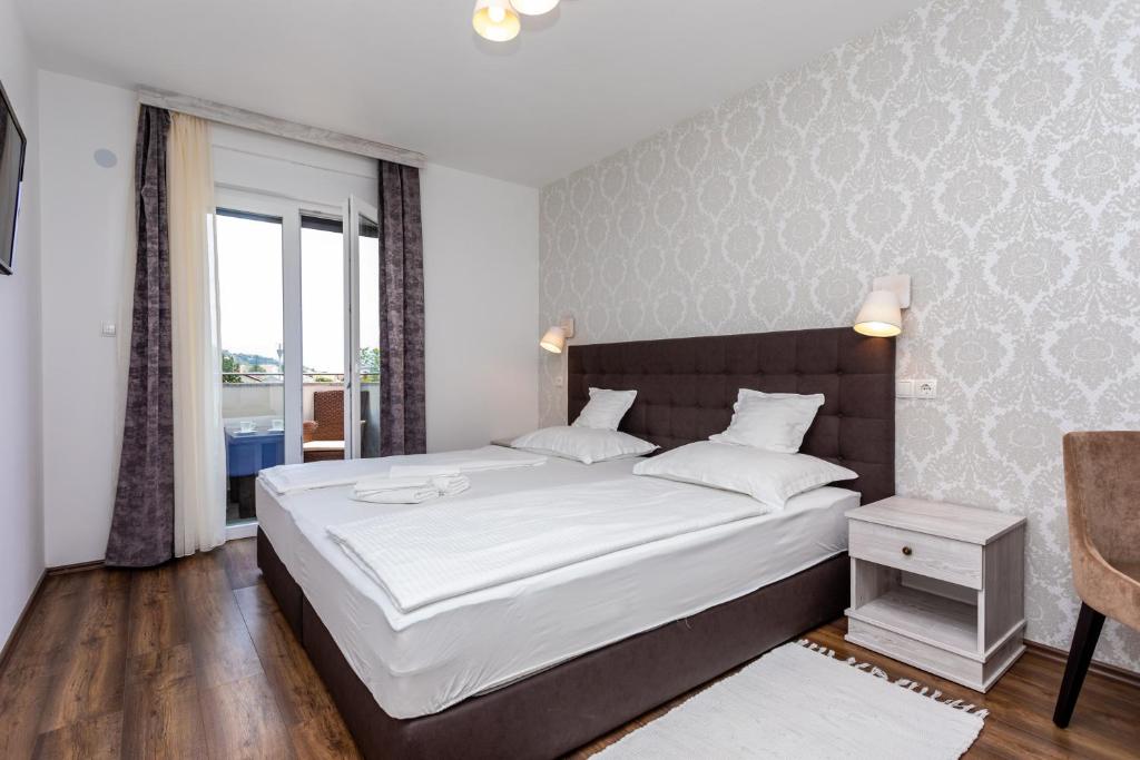 Łóżko lub łóżka w pokoju w obiekcie Bed & Breakfast Došen V