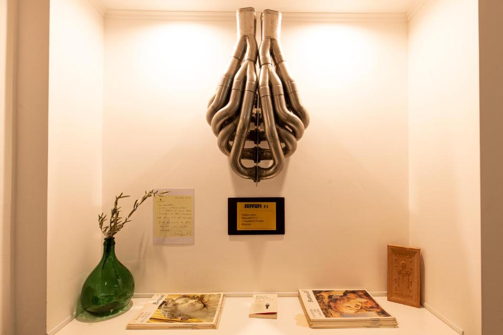 a display case with a vase and some pipes on a wall at Guest House Al Conservatorio in Rome