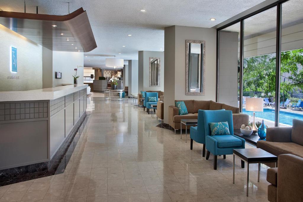 Posezení v ubytování Toronto Don Valley Hotel and Suites