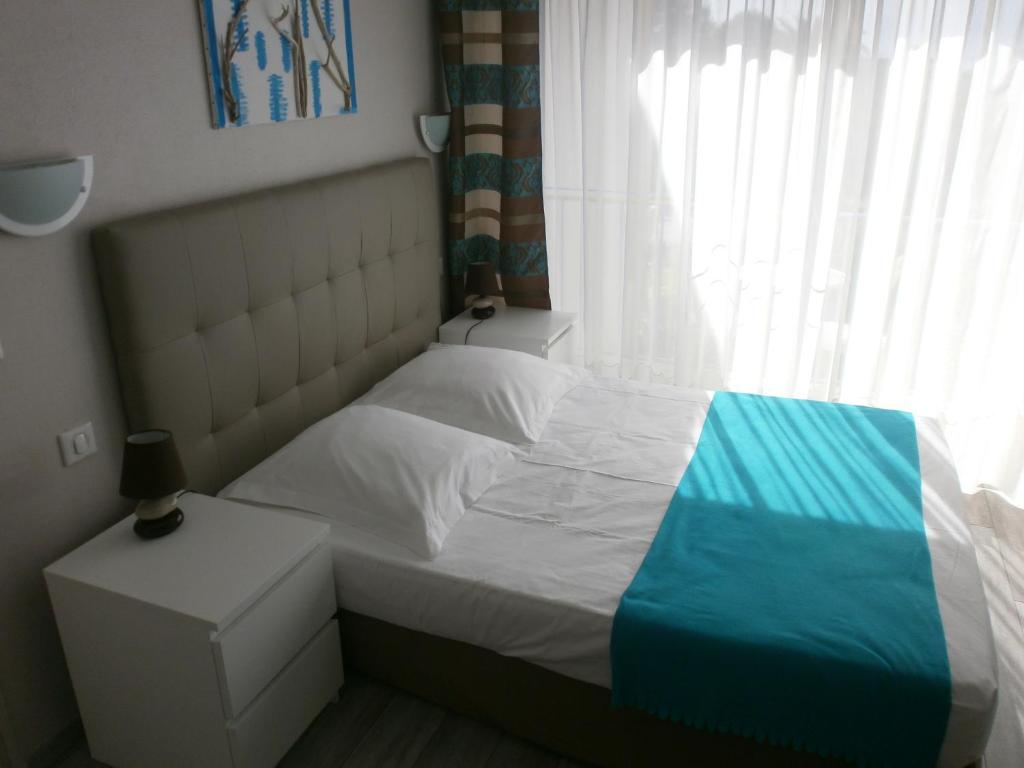 Postel nebo postele na pokoji v ubytování Hotel Le Golfe Bleu