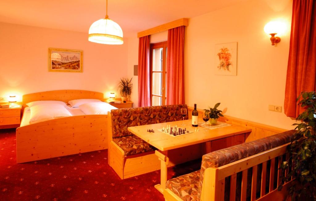 Postel nebo postele na pokoji v ubytování Hotel Laurin