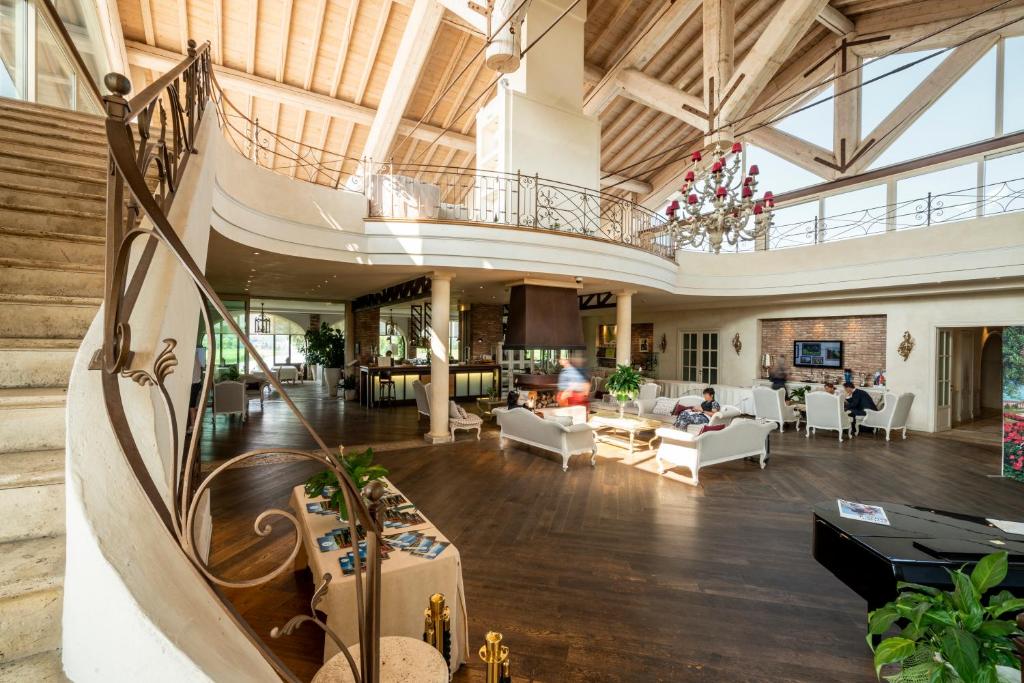Część wypoczynkowa w obiekcie Creative Design House Golf & SPA