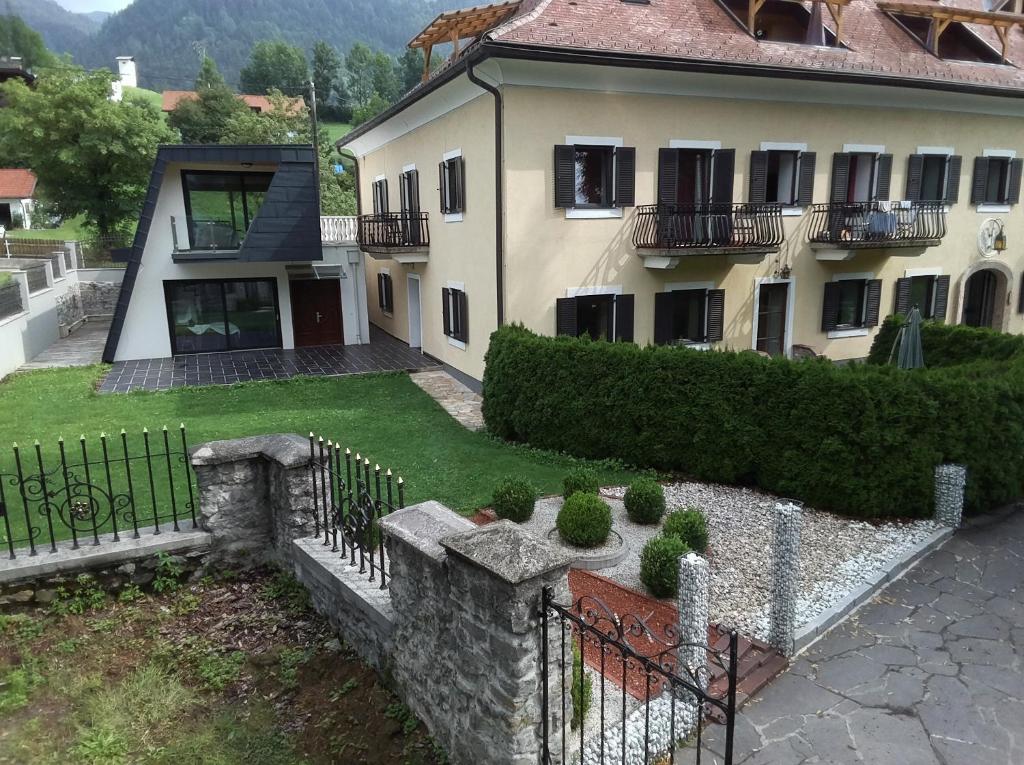 The building in which Az apartmant is located