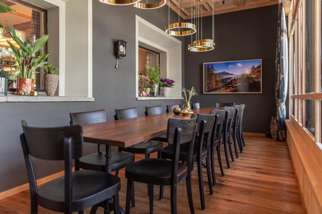 Posezení v ubytování Hotel Chesa Randolina
