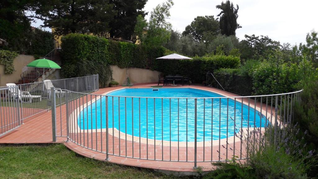 Basen w obiekcie AGRITURISMO IL PINO - APPARTAMENTO QUERCE lub w pobliżu