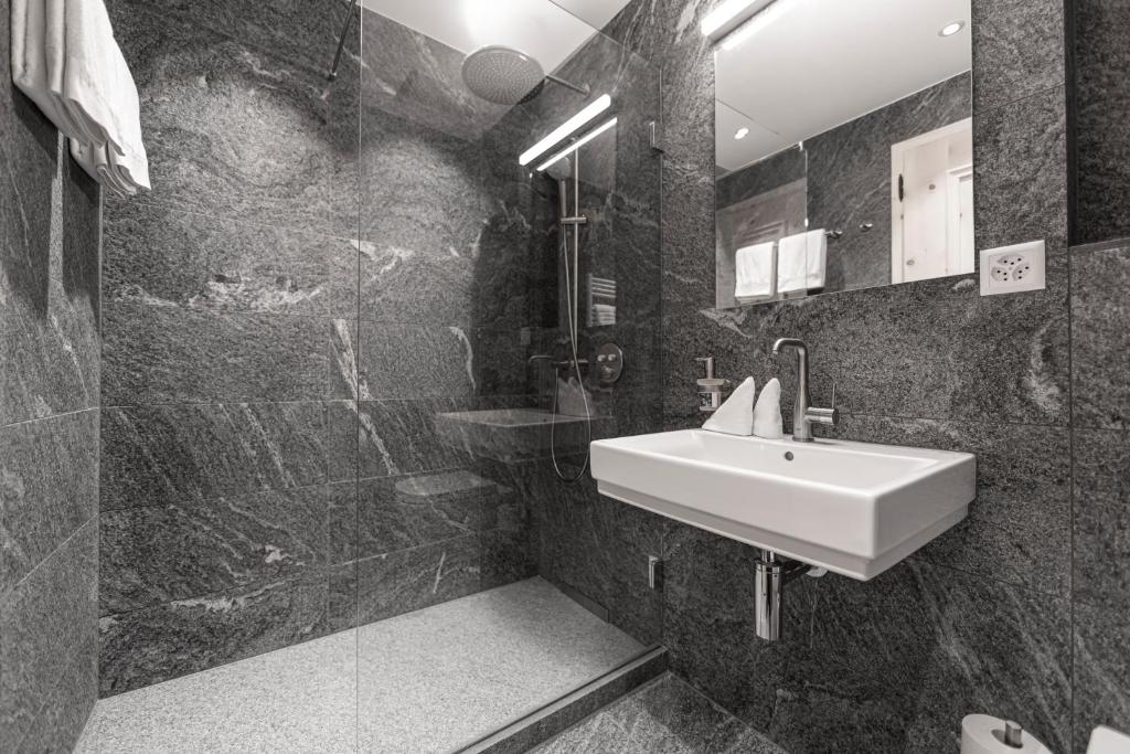 Koupelna v ubytování Hotel Chesa Randolina